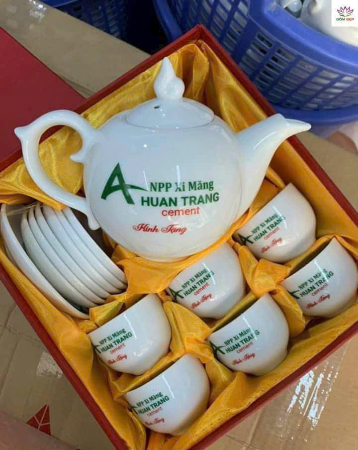 Bộ ấm chén Bát Tràng in logo đẹp