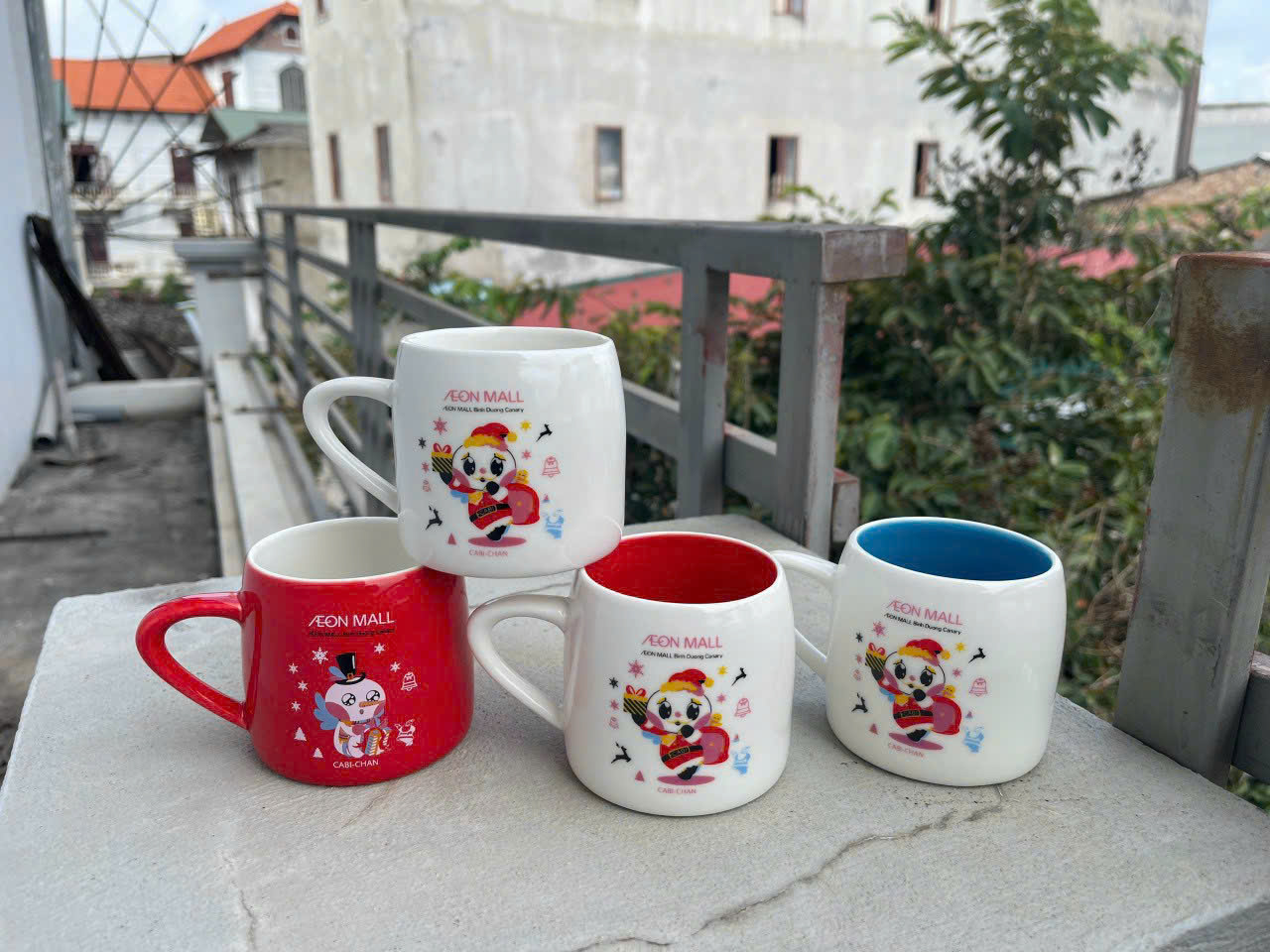 Ly sứ in hình dễ thương