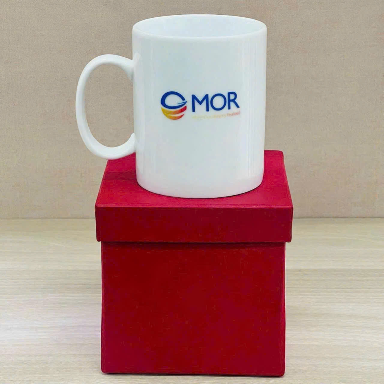 In logo lên ly sứ