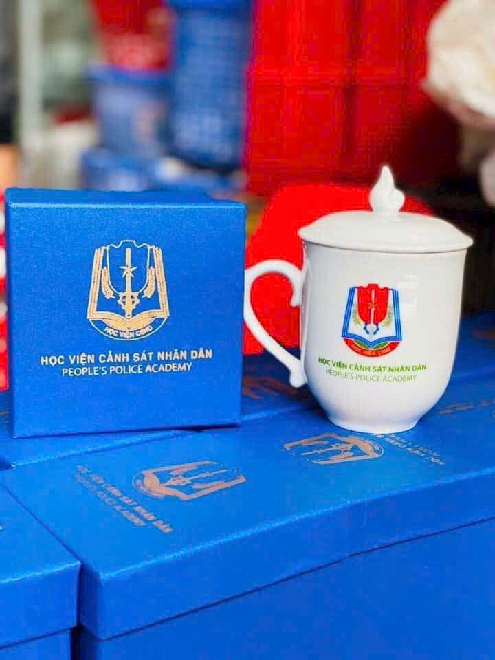 Ly sứ in logo theo yêu cầu