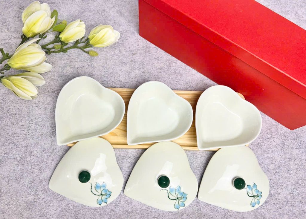 Khay Mứt Sứ Hình Trái Tim Hoa Sen Xanh Khay Mứt Sứ Hình Trái Tim Hoa Sen Xanh