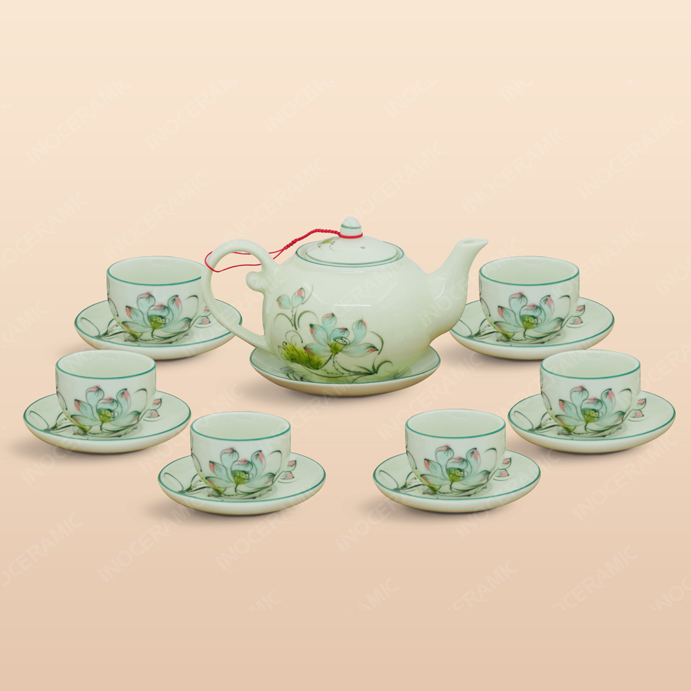 Bộ trà quai lượn men ngọc hoa sen vẽ tay 1 Bộ trà quai lượn men ngọc hoa sen vẽ tay