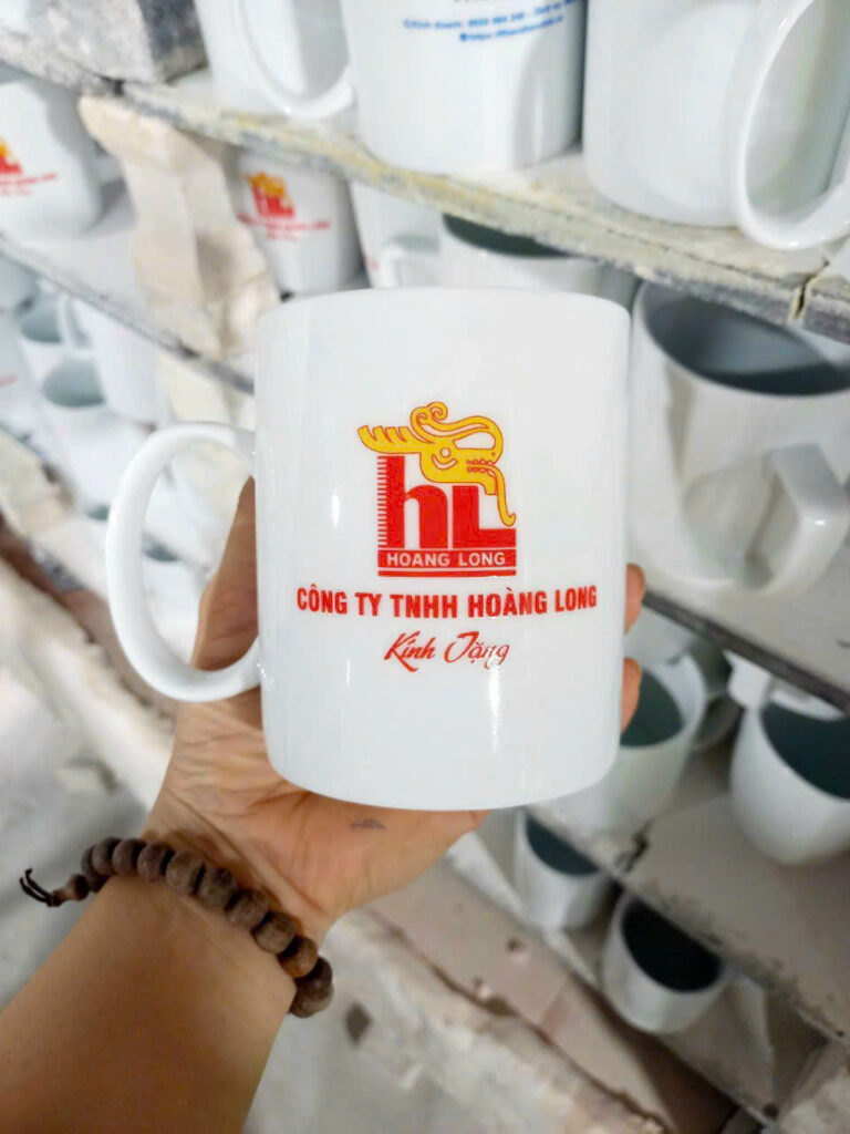Ly sứ in logo quà tặng công đoàn công ty Ly sứ in logo quà tặng công đoàn công ty
