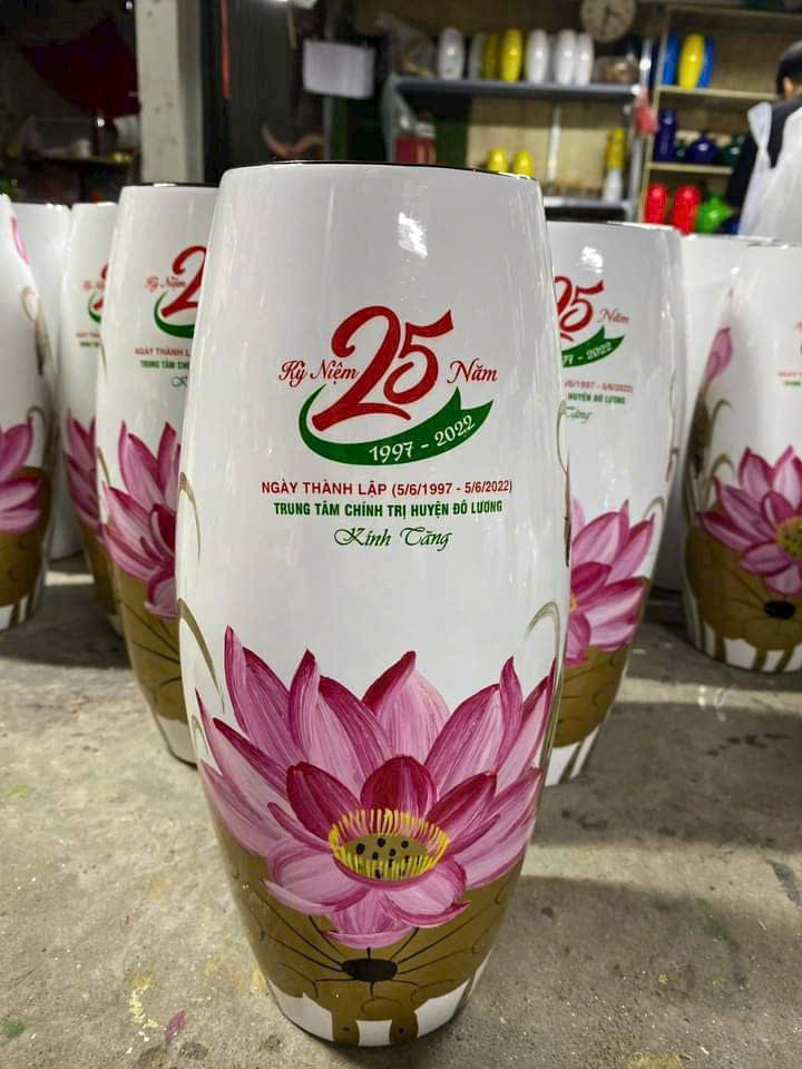 Giang Nam Orina – Chuyên cung cấp bình hoa in logo công đoàn chất lượng cao Giang Nam Orina – Chuyên cung cấp bình hoa in logo công đoàn chất lượng cao