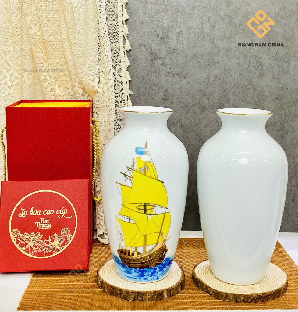 Lọ hoa gốm Thuận Buồm Xuôi Gió