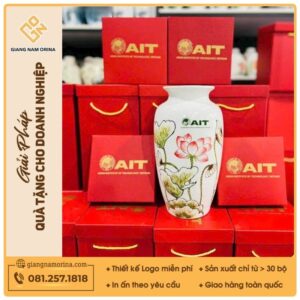 Bình hoa gốm sứ vẽ hoa sen