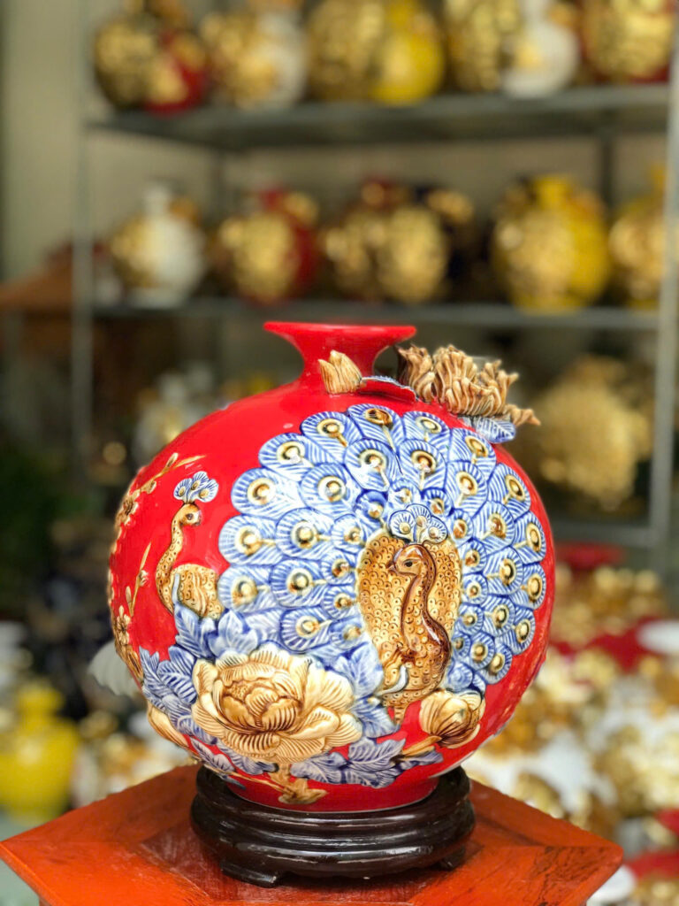 bình hút lộc công đào đắp nổi