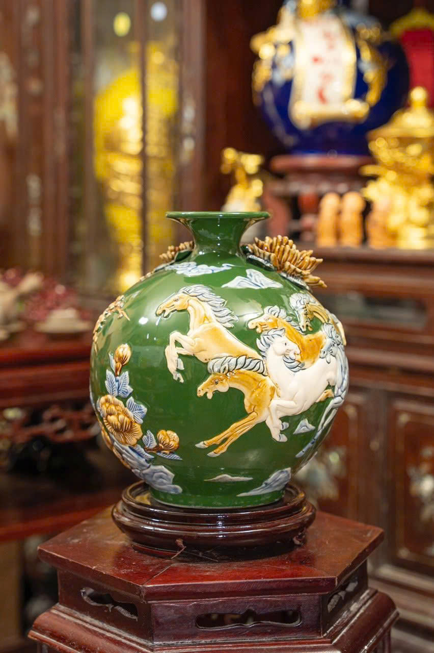 Bình Hút Tài Lộc Mã Đáo Thành Công Đắp Nổi 5 Bình Hút Lộc Mã Đáo Thành Công Men Ngọc Lục Bảo