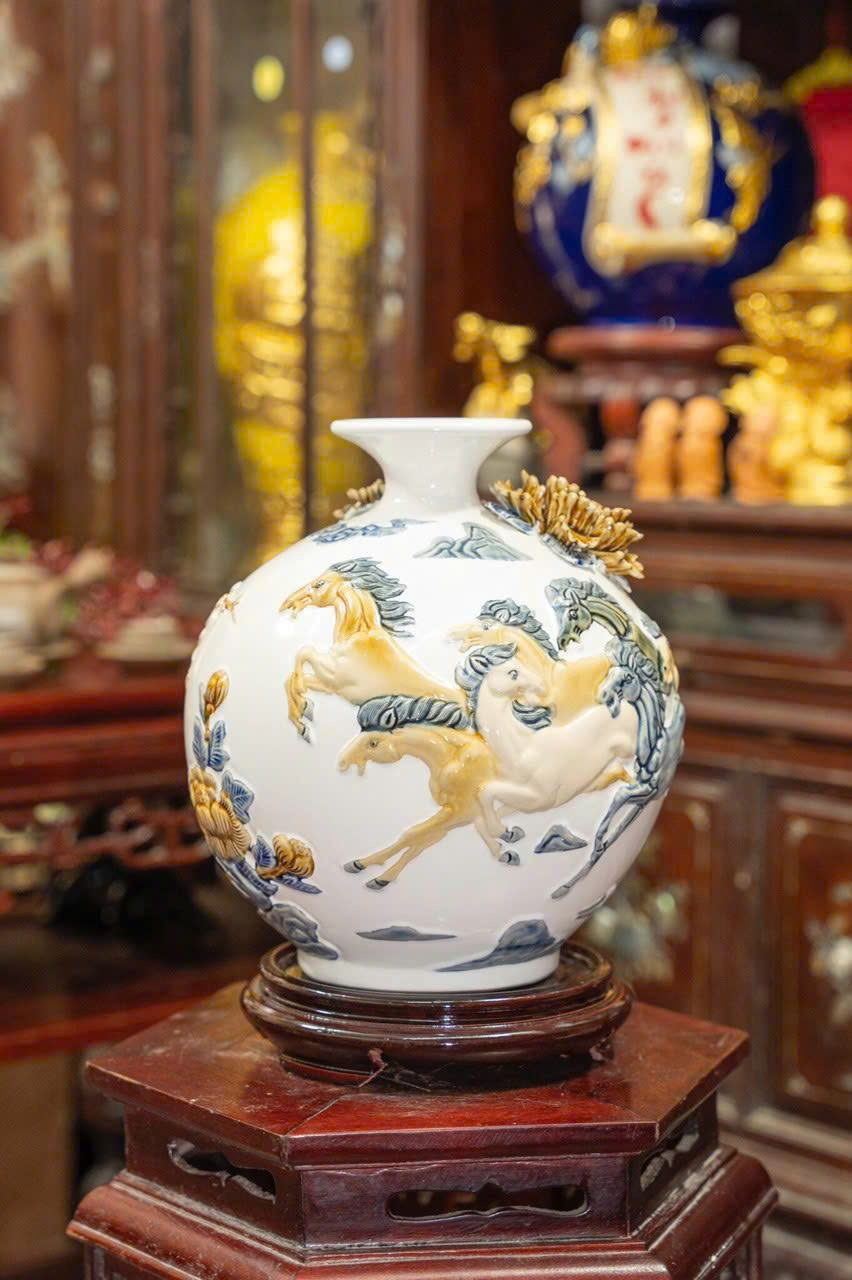 Bình Hút Tài Lộc Mã Đáo Thành Công Đắp Nổi 1 Bình Hút Tài Lộc Mã Đáo Thành Công Đắp Nổi