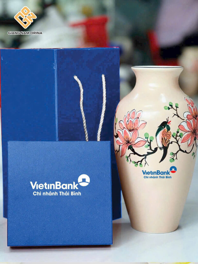 Lọ hoa gốm sứ vẽ hoa đào và chim