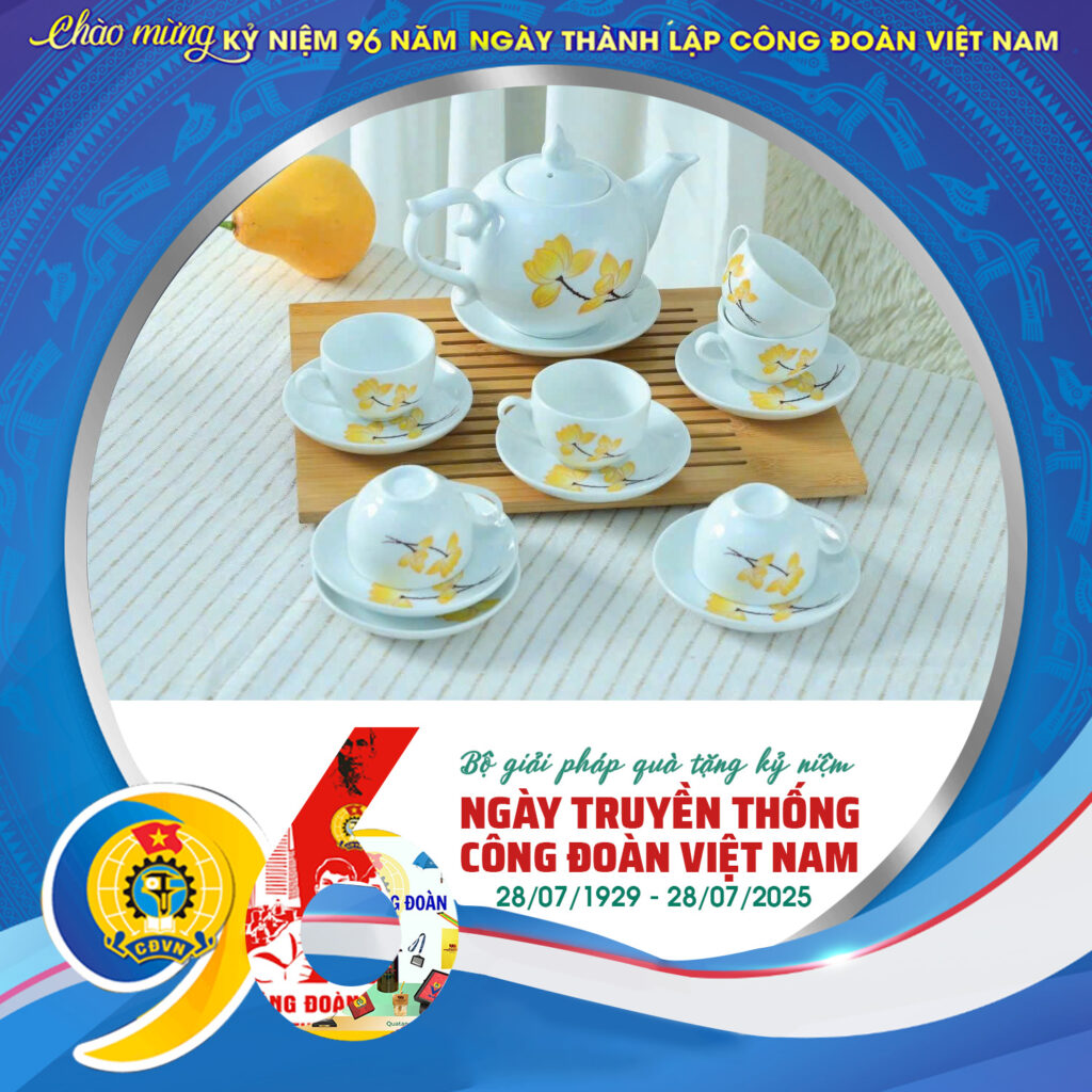 Ấm trà gốm sứ truyền thống