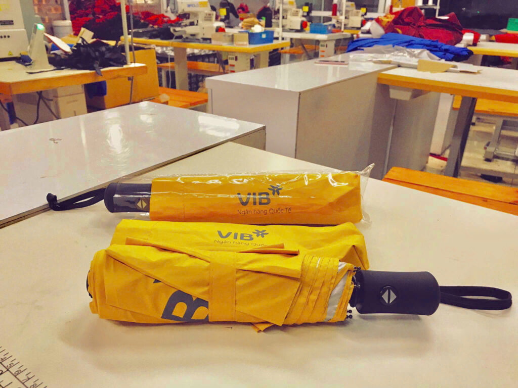 ô dù in logo quà tặng 