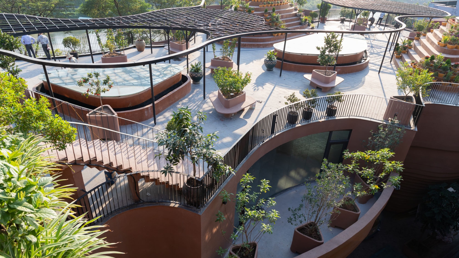 Không gian check-in nghệ thuật với góc cafe ven sông