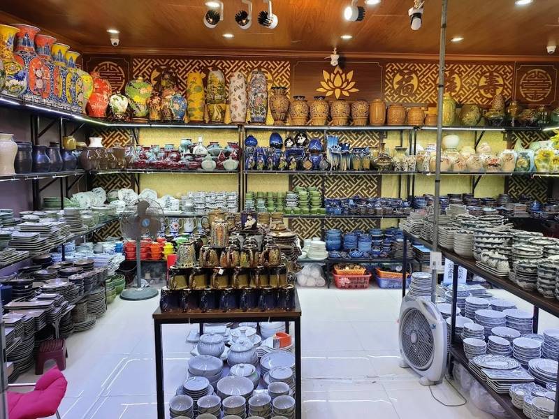 Các dòng sản phẩm gốm Bát Tràng đa dạng từ gia dụng đến phong thủy