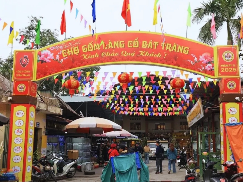 Chợ Gốm Bát Tràng