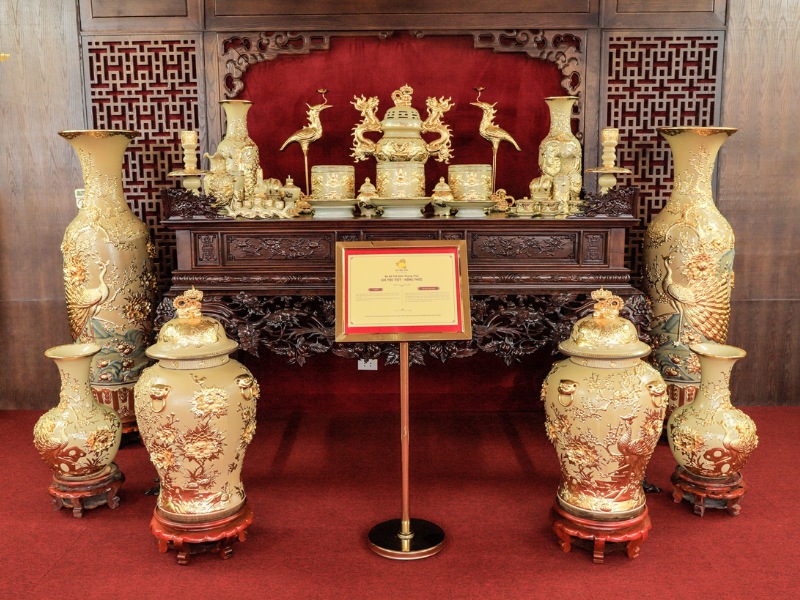 Không gian trưng bày sản phẩm gốm sứ