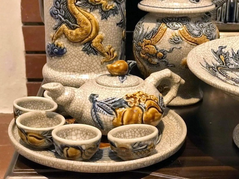 Lớp men rạn do nghệ nhân Phạm Đạt phục dựng và phát triển 