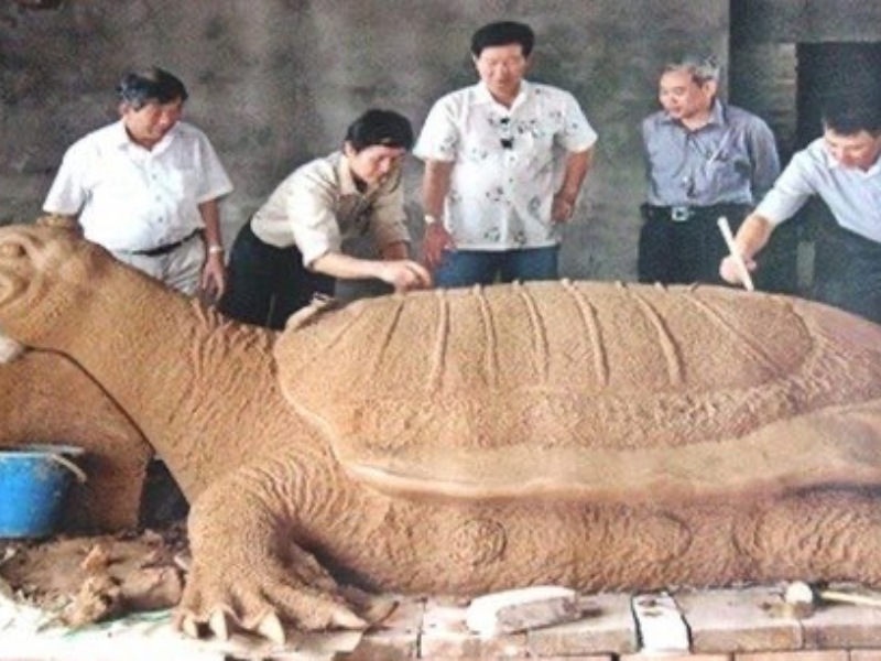 Nghệ nhân Trần Độ chế tác Linh vật Thần Kim Quy nặng 4 tấn