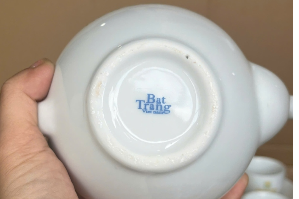 Phan biet gom Bat Trang 1