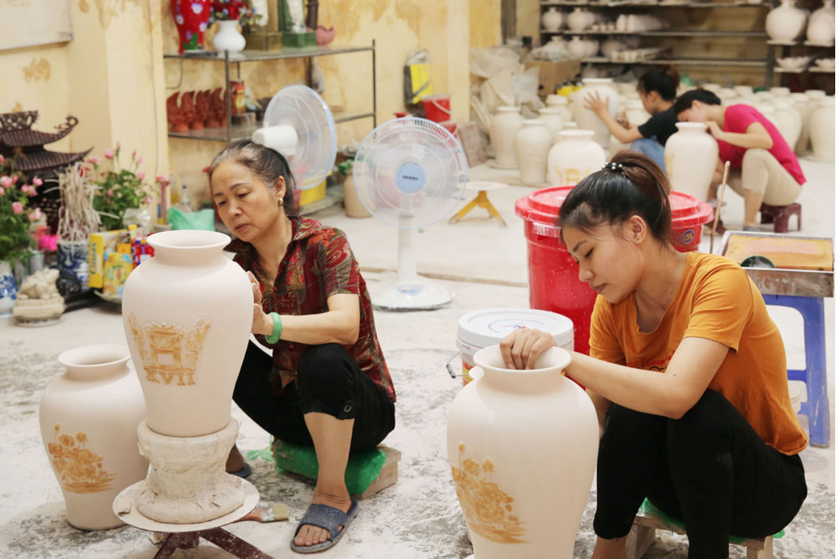 Cách phân biệt gốm Bát Tràng thủ công và công nghiệp