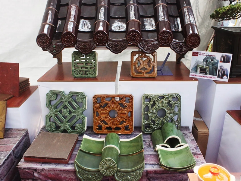 Gốm sứ xây dựng Bát Tràng bền đẹp, đậm chất truyền thống