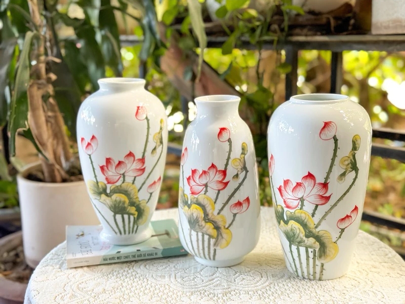 Bình hoa gốm Bát Tràng đa dạng kiểu dáng