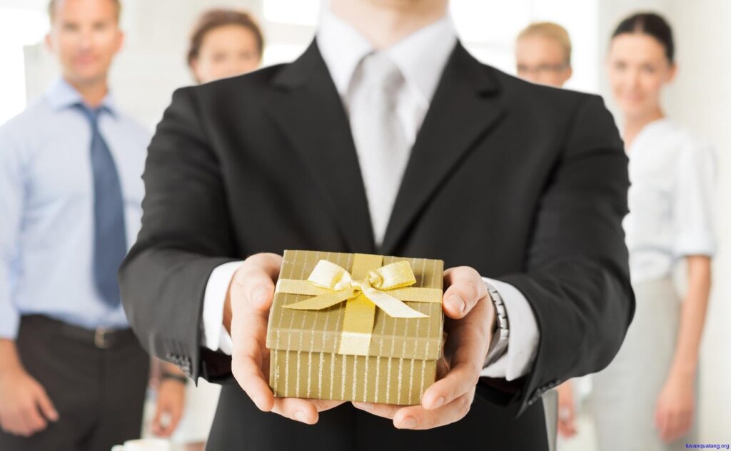 Ý nghĩa và tầm quan trọng của quà tặng trong khối nhà nước