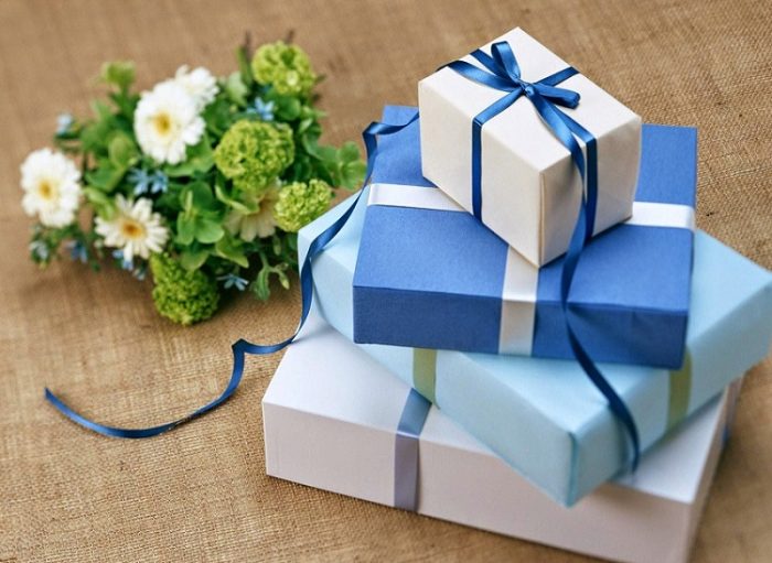 Ý Nghĩa Sâu Sắc Của Quà Tặng Sinh Nhật Trong Cuộc Sống