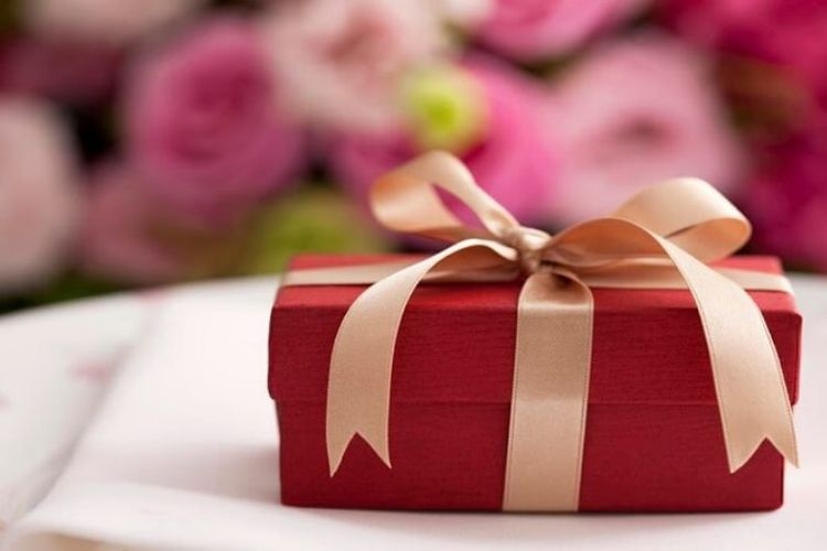 Ý Nghĩa Của Việc Tặng Quà Sinh Nhật Cho Công Nhân Viên